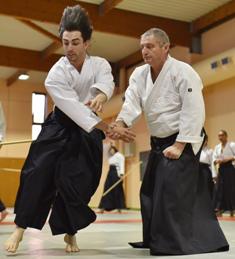Alain Peyrache Shihan maitre aikido et ses élèves dans le 41